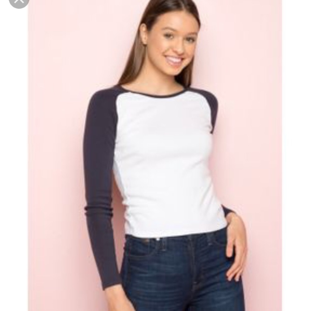 BRANDY MELVILLE BASEBALL TEE